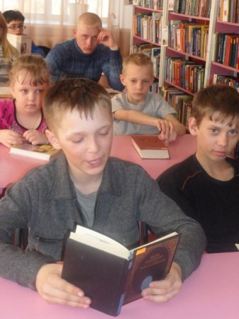 «И вновь душа поэзией полна…»