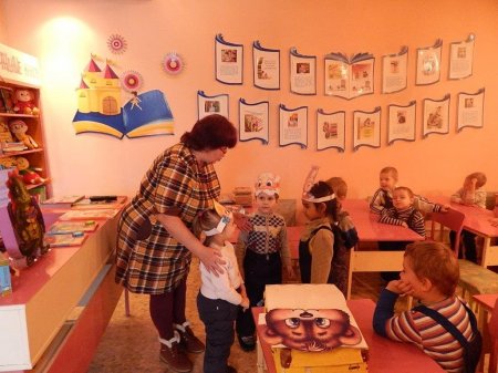  Экскурсии в  детскую библиотеку  «Здесь  растут, читая книжки и девчонки и мальчишки»