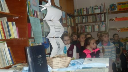 Белеет парус одинокий
